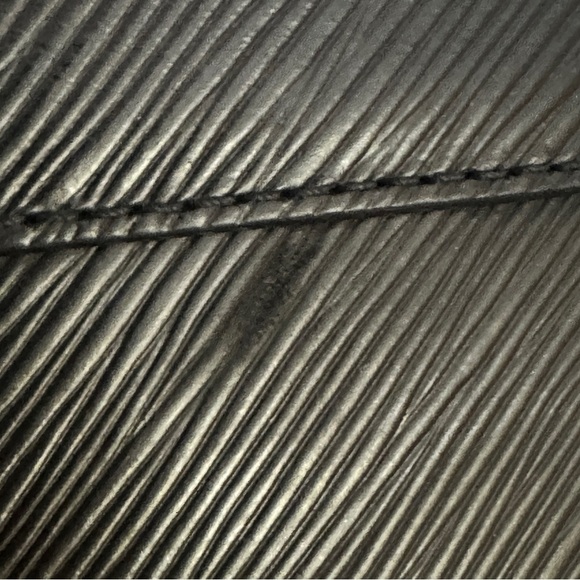 Authentic Louis Vuitton MM TWIST - Picture 4 of 17